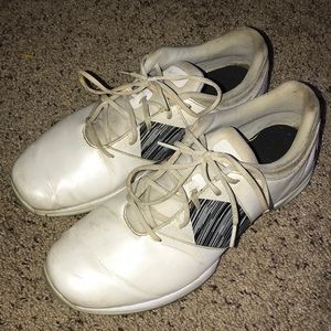 Women’s golf shoes